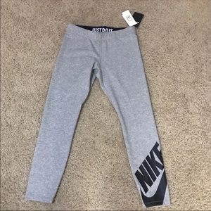 ❌ SOLD ❌Nike leggings gray black logo medium